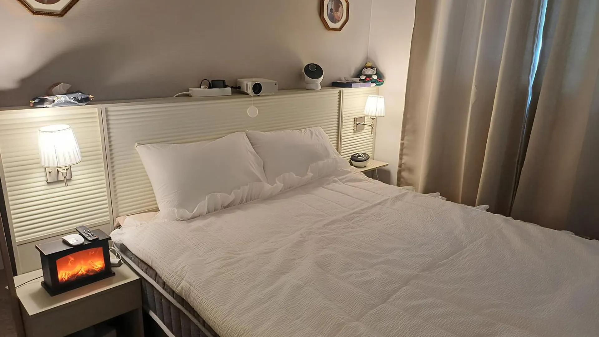 Two Room Cozy And Cool House Food Alley Seoul