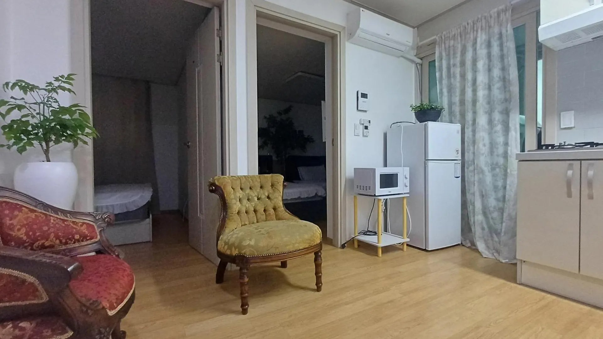 Two Room Cozy And Cool House Food Alley Seoul Apartment